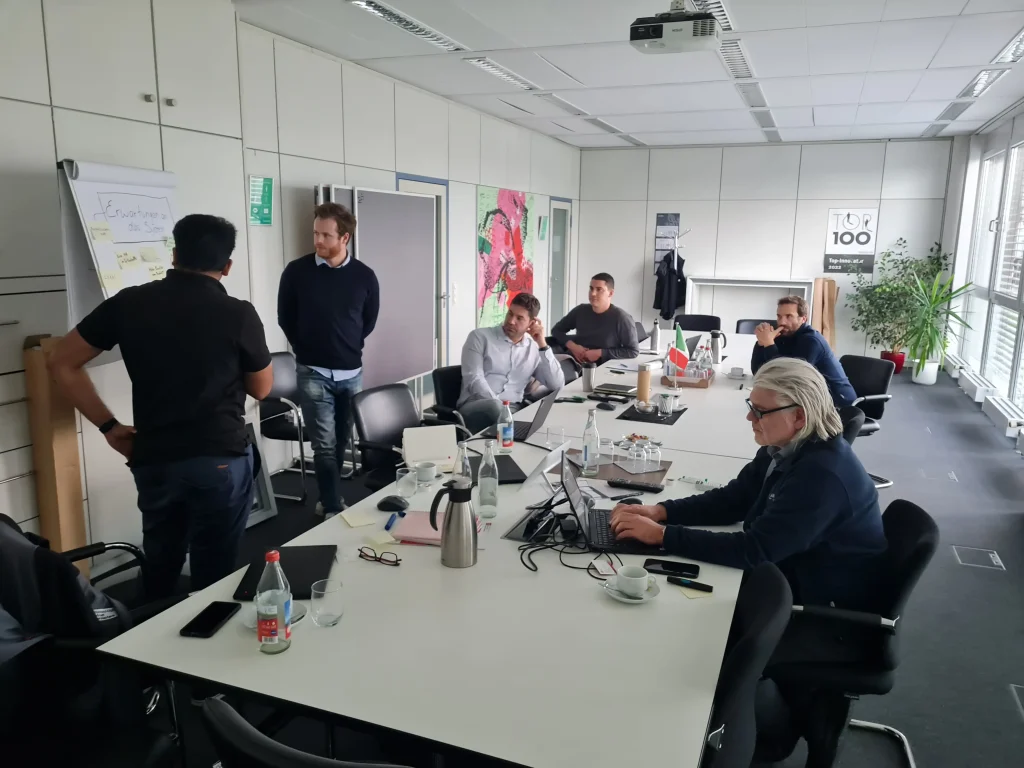 Zu sehen ist das Kick Off Event mit allen Beteiligten.